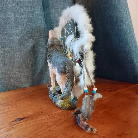 **SALE, SALE** Limited Edition Dream Catcher & Howling Wolf Statue - Picture 4 of 10